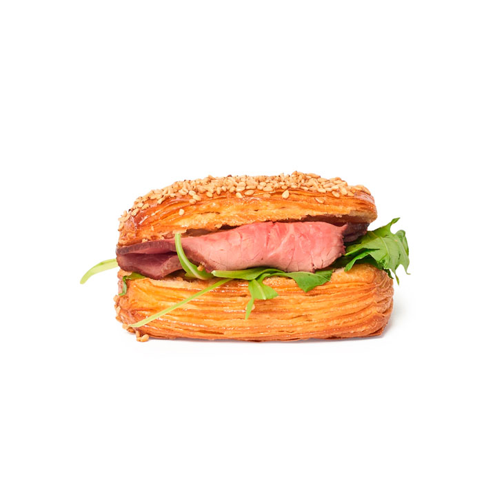 Masa laminada mortadela con trufa, tomate, parmesano y pesto de Pastelería Mallorca