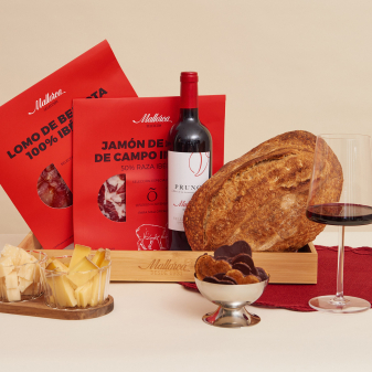 Regalo jamón, queso, pan y vino de Pastelería Mallorca