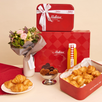 Desayuno croissant & flowers de Pastelería Mallorca